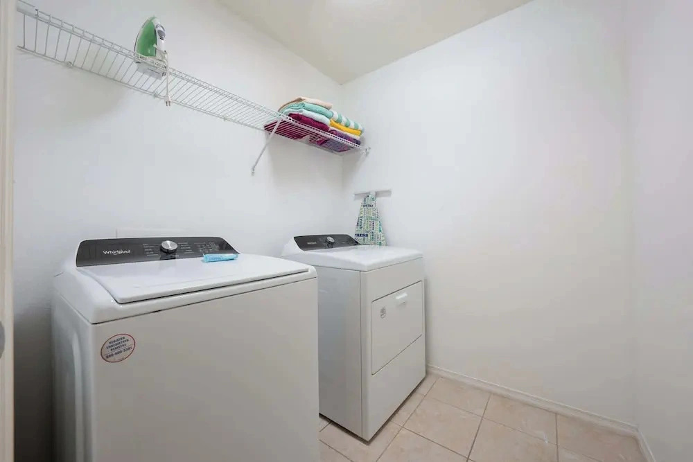 Lakeview 7BR Getaway, Pool, Great Location