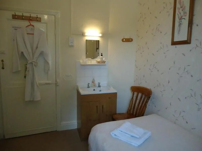Linroy Guest House