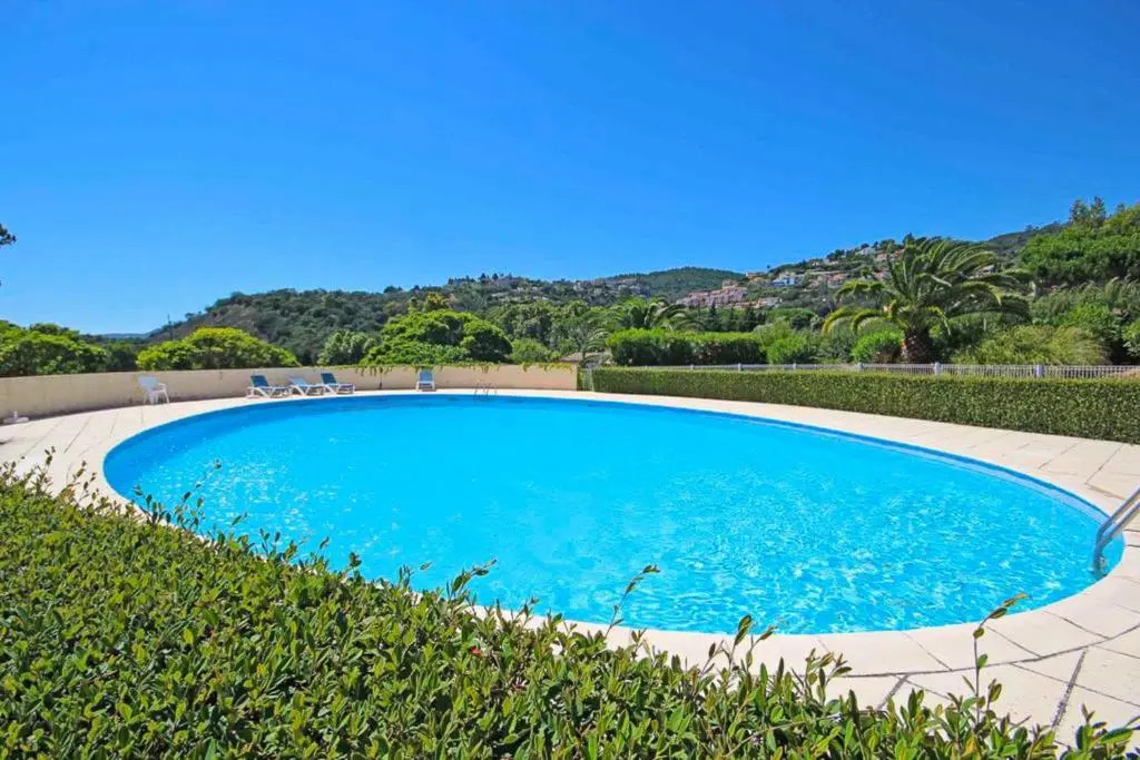 Beautiful House in residence on Mandelieu with SWIMMING POOL access