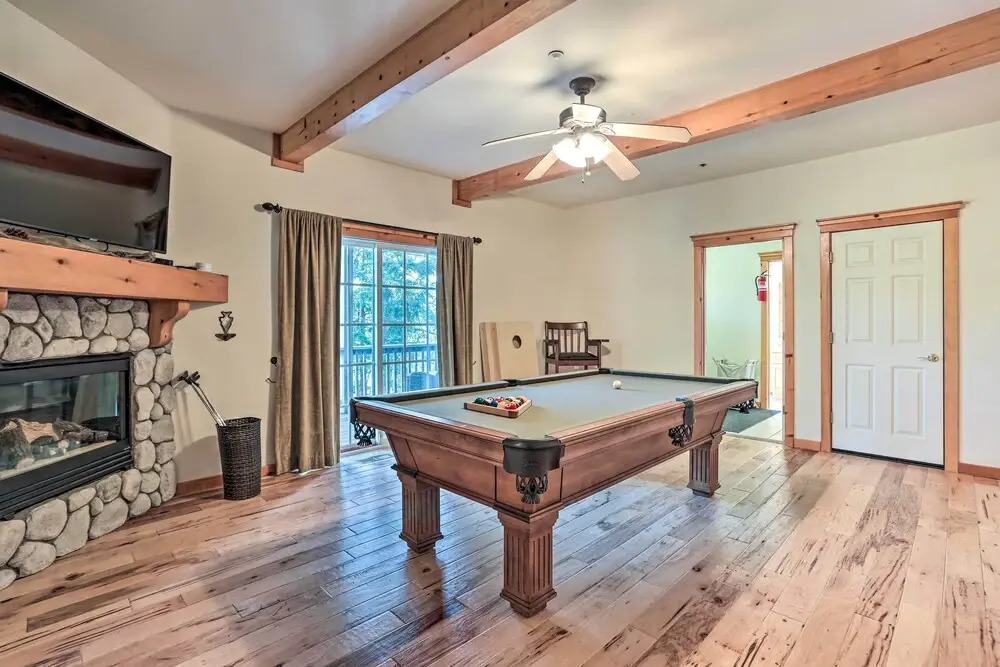 Spacious Lake Arrowhead Home w/ Putting Green