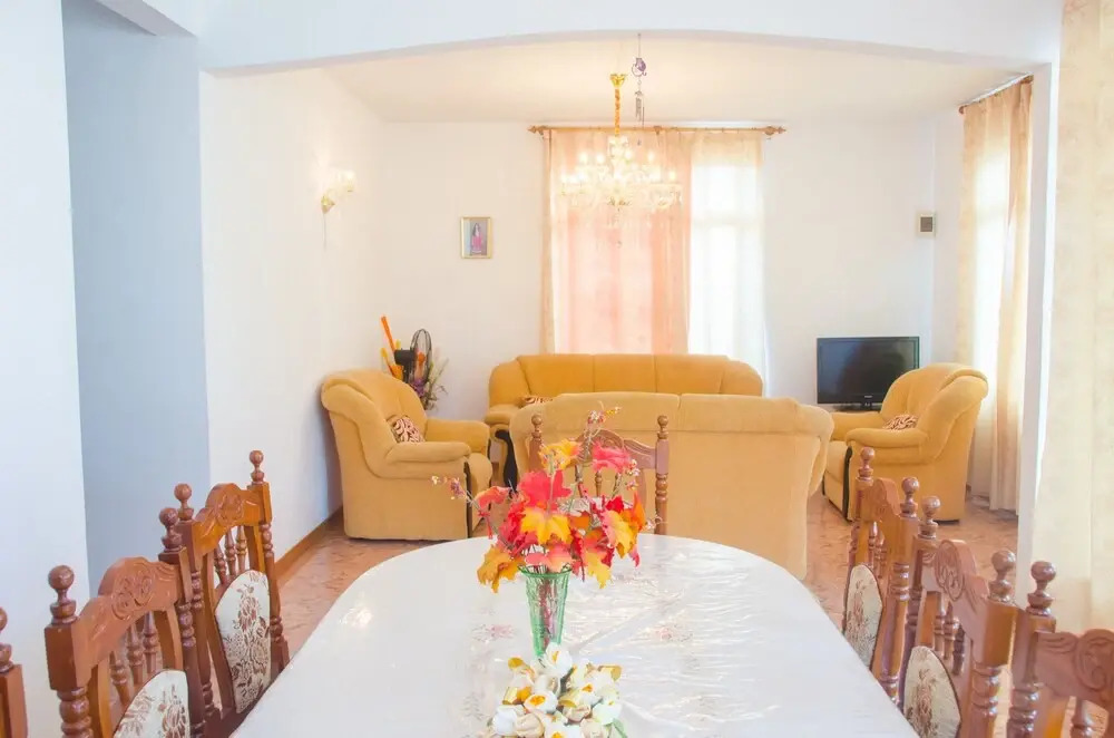 Charming 2-bed House in Chemin Grenier