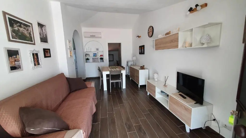 Apartment in Villa a Stone's Throw From the sea Up
