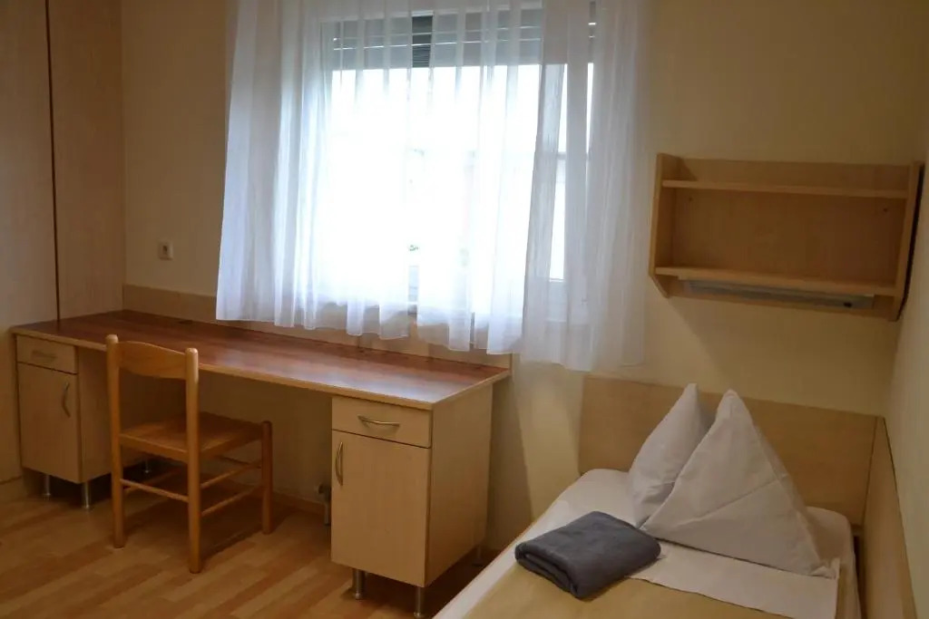 Mladinski dom - Hostel