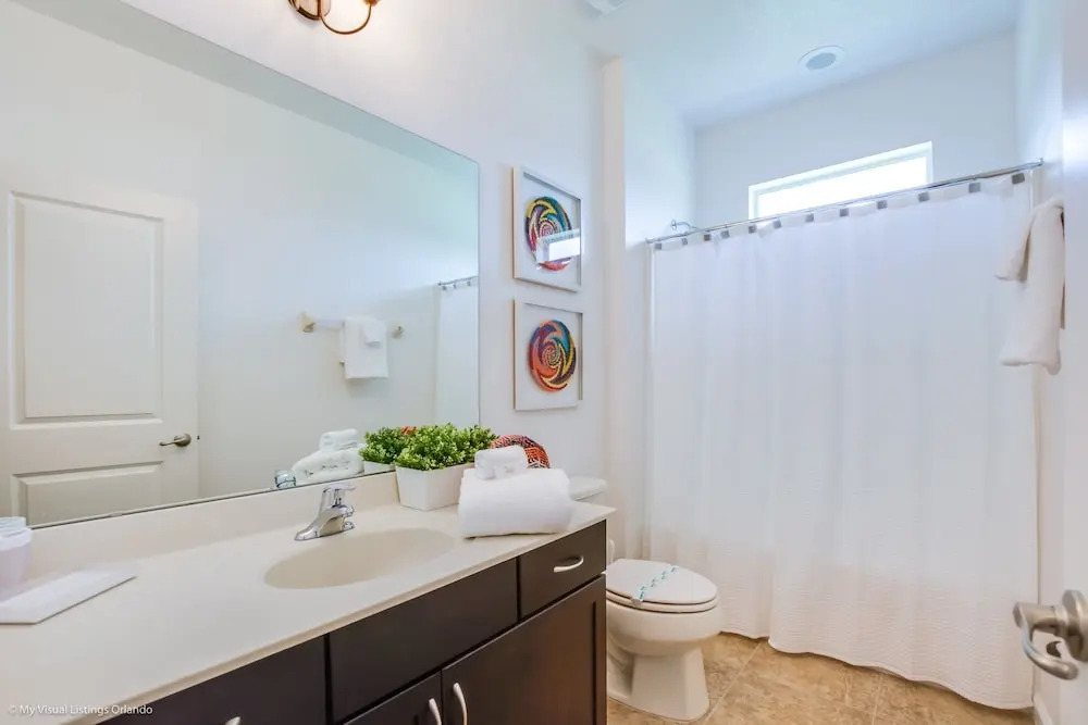 Modern 8 Bdrm 5 Bath Villa