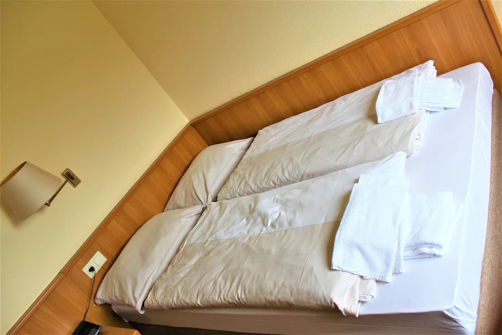Hotel Alsterquelle 24h Check-in, Free Parking and WiFi