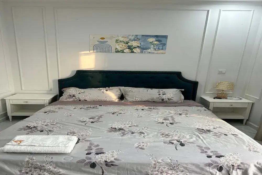 D El Dorado Westlake Luxury Apartments