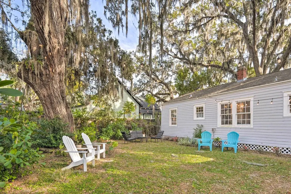 ~ 12 Mi to Disney: Downtown Winter Garden Cottage!