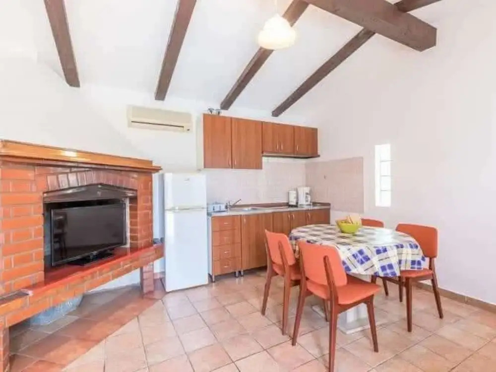 Nice Bungalow With Shared Swimming Pool and Enclosed Garden With Bbq, Pula 5 km Away