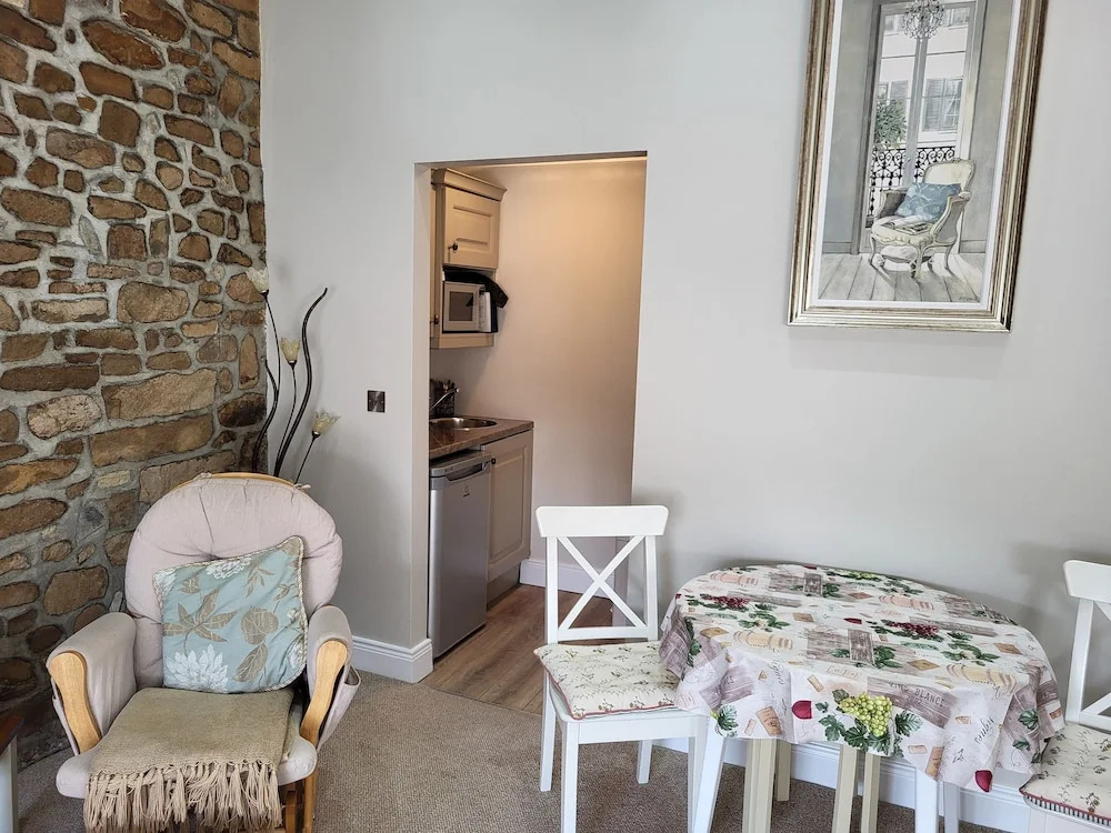 Charming 2 Bed Apartment Donegal Town Centre