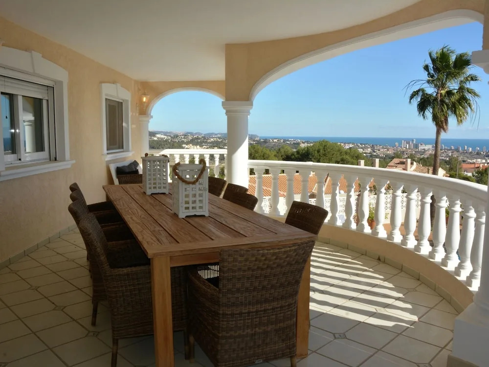 Stunning Detached Villa With Private Pool and Clear View Over Calpe