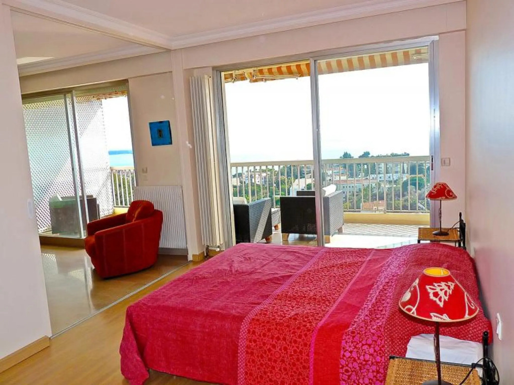 Large Light and Modern 2 Bedroomed Apartment in Cannes With Sea Views Pool and Lovely Terrace - 1503