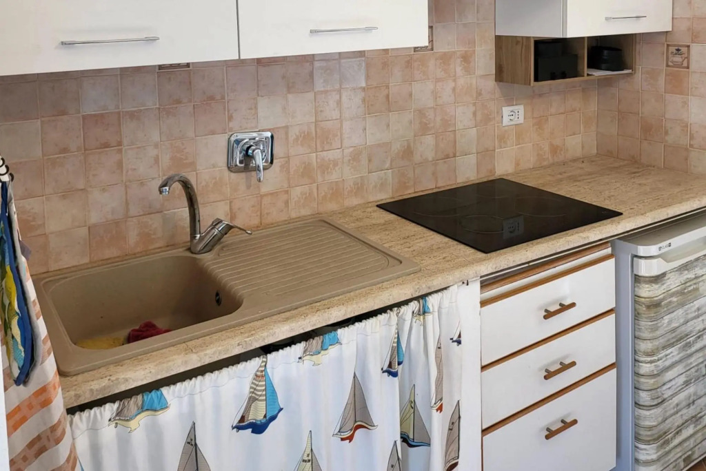 Villa Moira 2-rooms apartment a few steps away from Innamorata beach-Casa Zullo B4