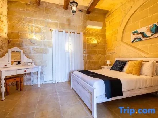 Villa Nirvana - 4 bedrooms (sleeps 8 + 2 kids) Qala village