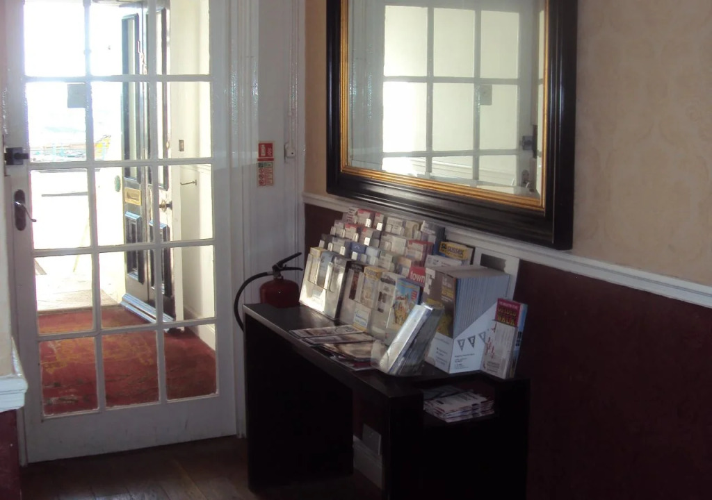 Cecil House Hotel