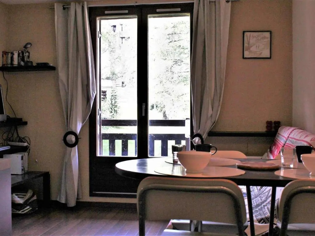 Appartement cosy 2 pièces avec balcon et accès piscine à Risoul - FR-1-330-164