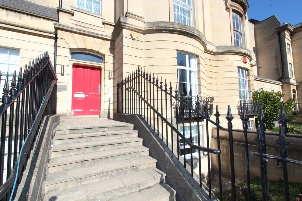 2 Kings Road Executive Studio Apartment
