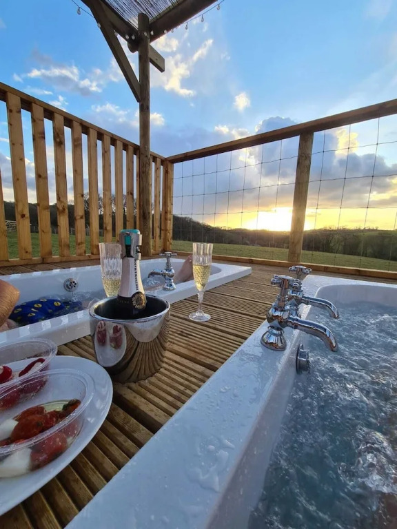 Luxury Safari Lodge-Sleeps 4 6-Deer Park-Dogs Ok