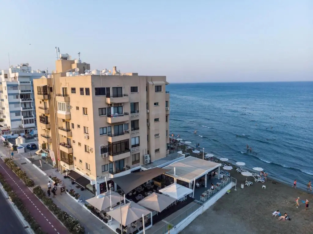 Lazuli Beachfront Apartment 405