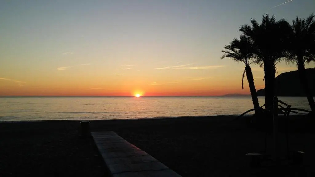 Apartamento con vista al mar a 1 minuto de la playa!Spacious Beach Apartment 1 min to the beach