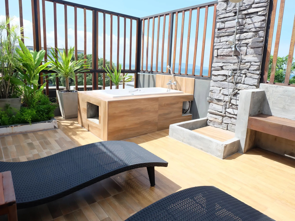5ive Beach House Hotel