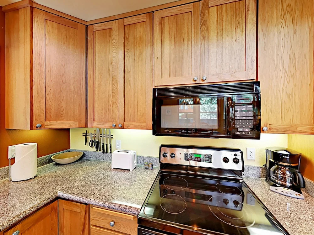 3br/2.5ba Lake  3 Bedroom Home