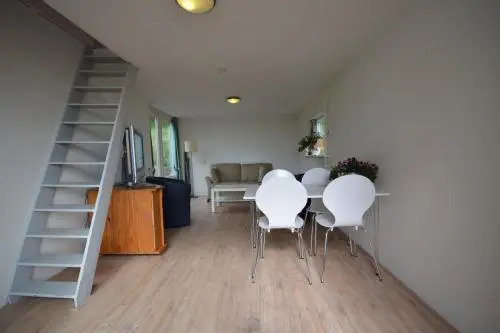 Annes Family Home with private parking