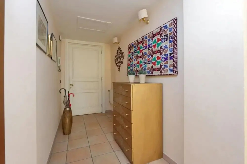 Spacious Modern Loft Steps from Trevi Fountain