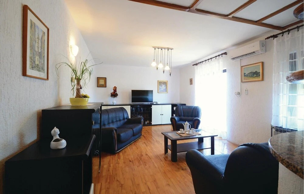Stunning Home in Barisici With Wifi and 4 Bedrooms