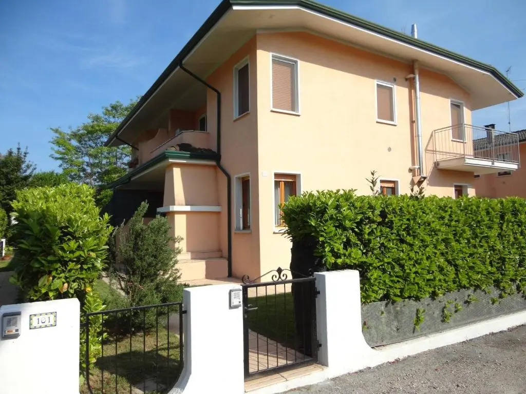 Stunning Villa With Private Garden