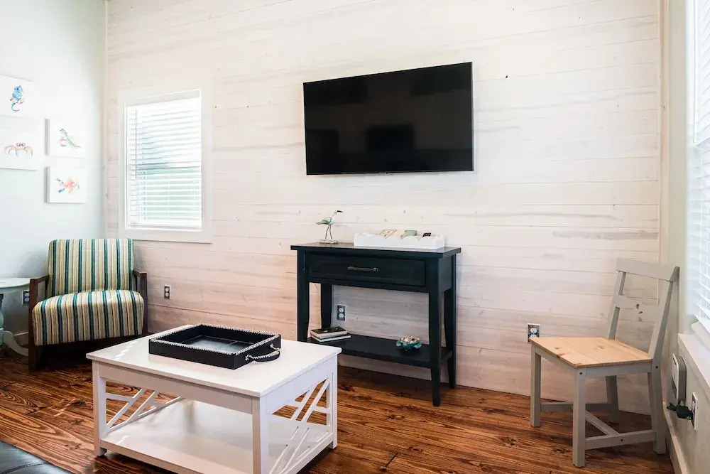 Turquoise Treehouse 2 Bedroom Home