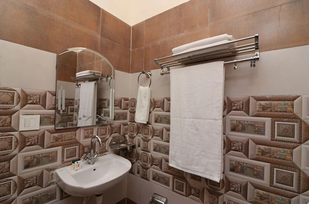 Oyo 22359 Hotel Raj Palace