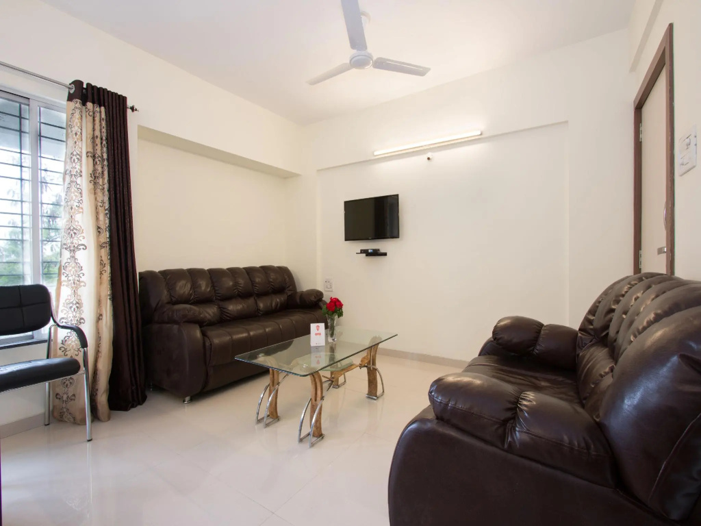 OYO 9052 Leisurely Abode