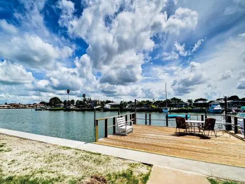 Island Flat 103
