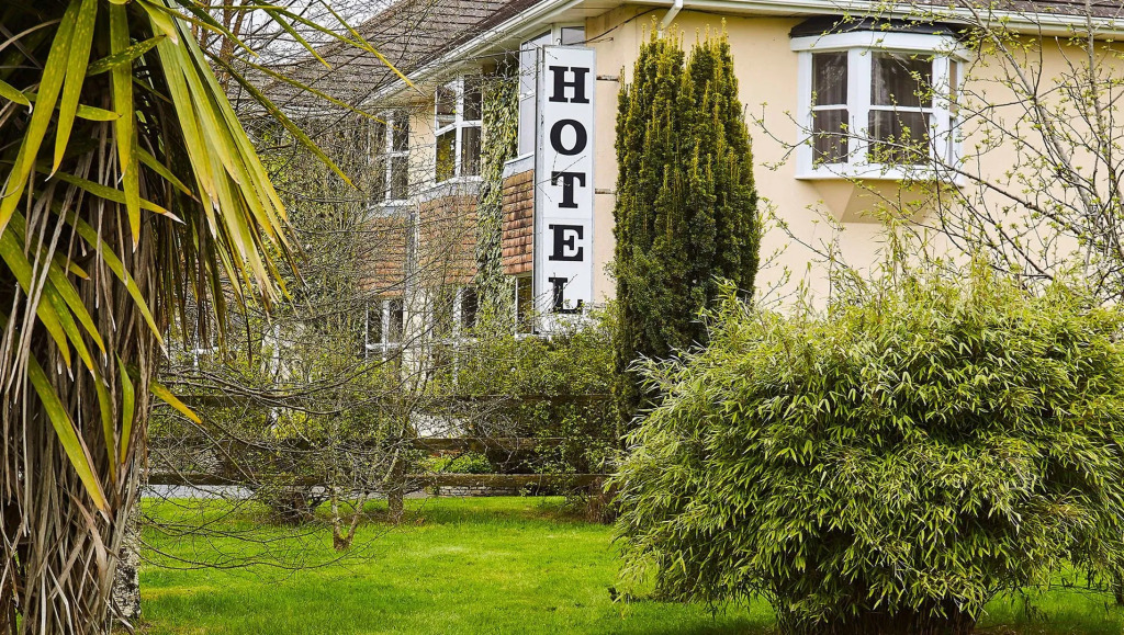 The Cedar Lodge Hotel and Restaurant