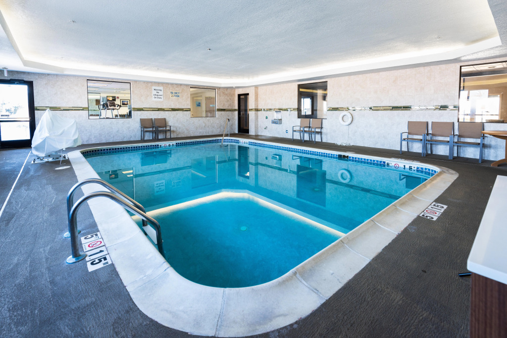 Country Inn & Suites by Radisson, South Haven, MI