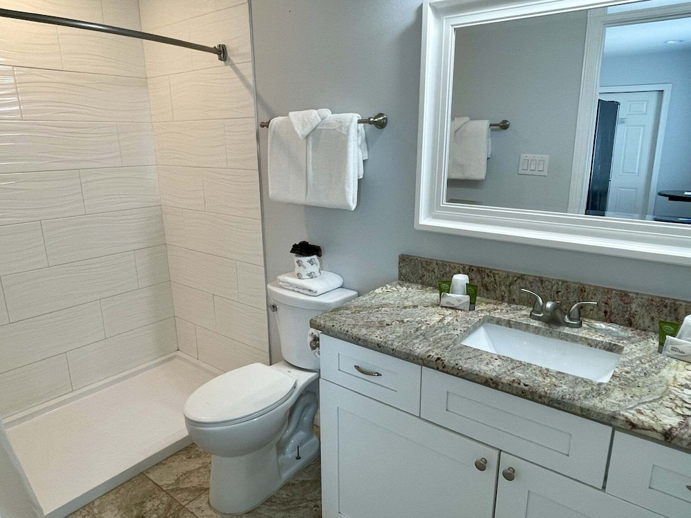 Beachgate Condo Suites And Hotel 237+239 2 Bedroom Condo