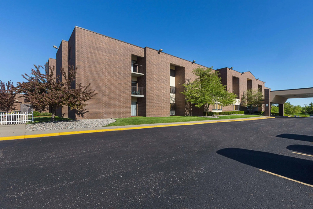 Quality Suites Lansing West