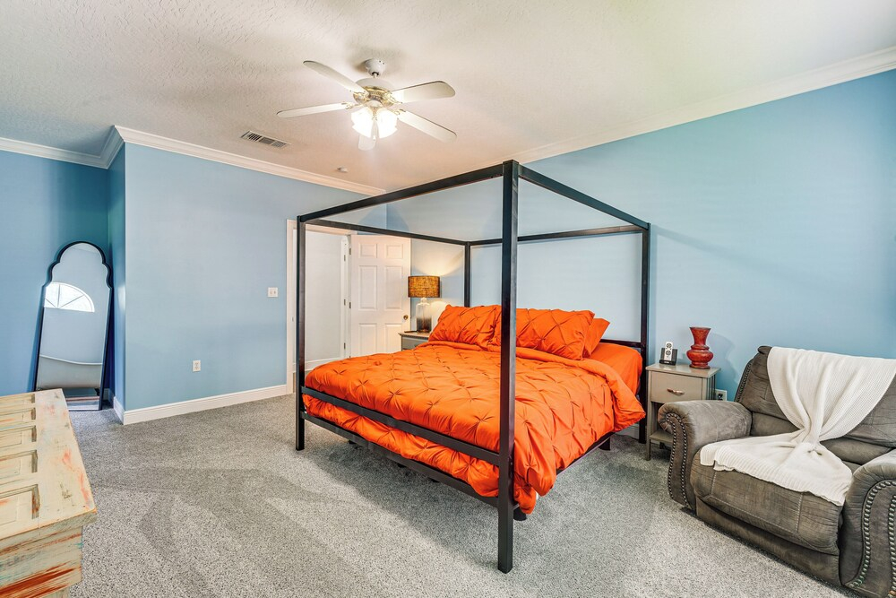 Spacious Long Beach Vacation Home w/ Patio & Grill