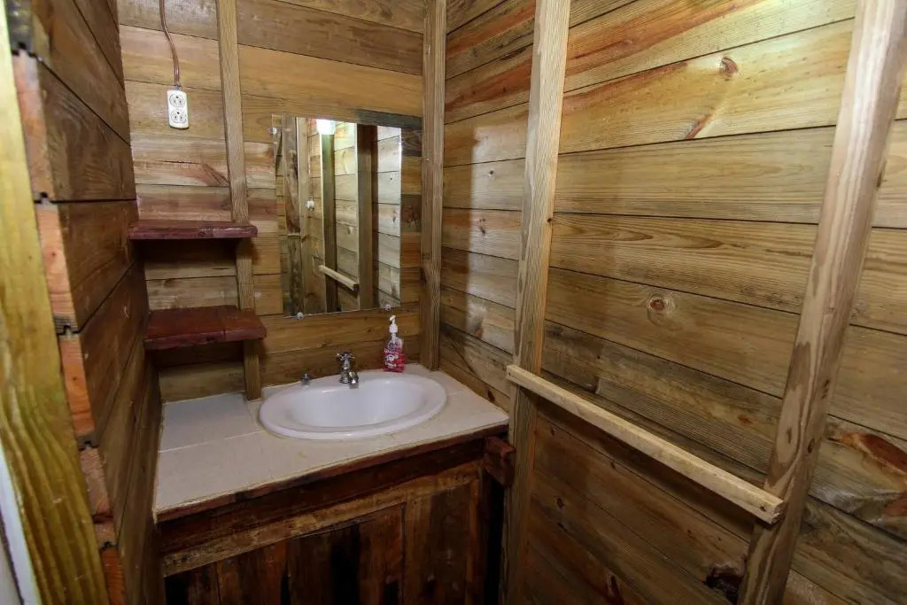 Pilgrims Paradise Cabin 2