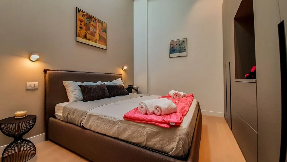 JOIVY Sophisticated 2 Br Loft For 4