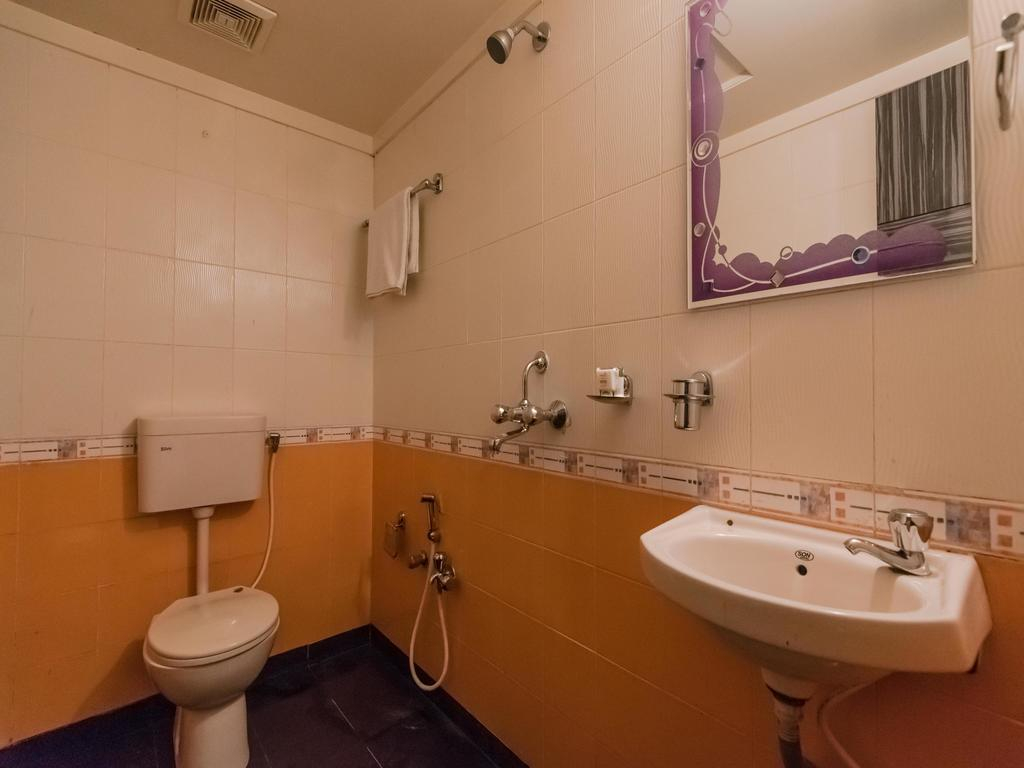 OYO 6371 Hotel Abrol