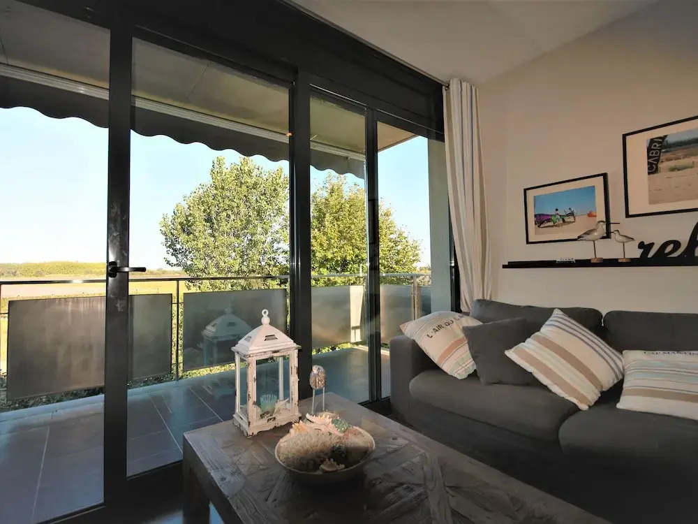 Wonderful Apartment in St Pere Pescador With Communal Pool