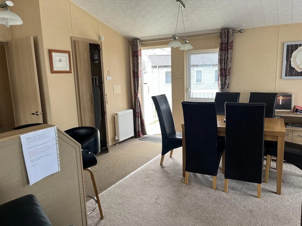 3 Bedroom Stunning Lodge Manor Park Linen Inc