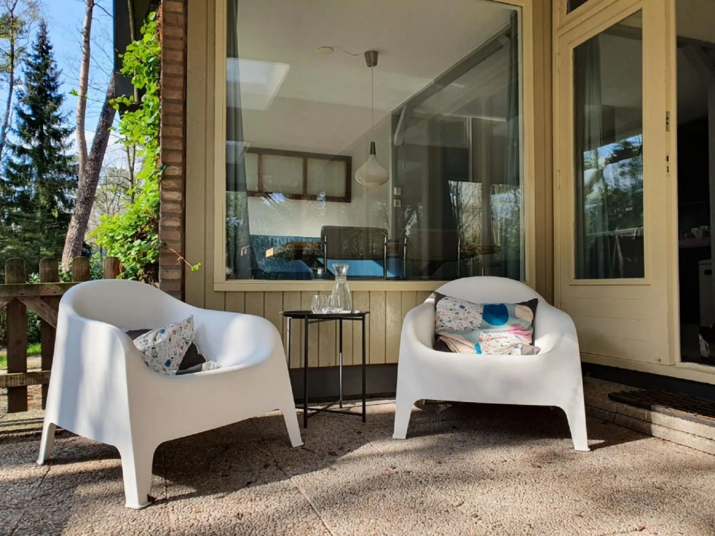 Great villa with recreation room and huge garden