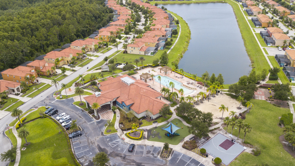 Four Bedroom w/ Screened Pool Close to Disney 4563