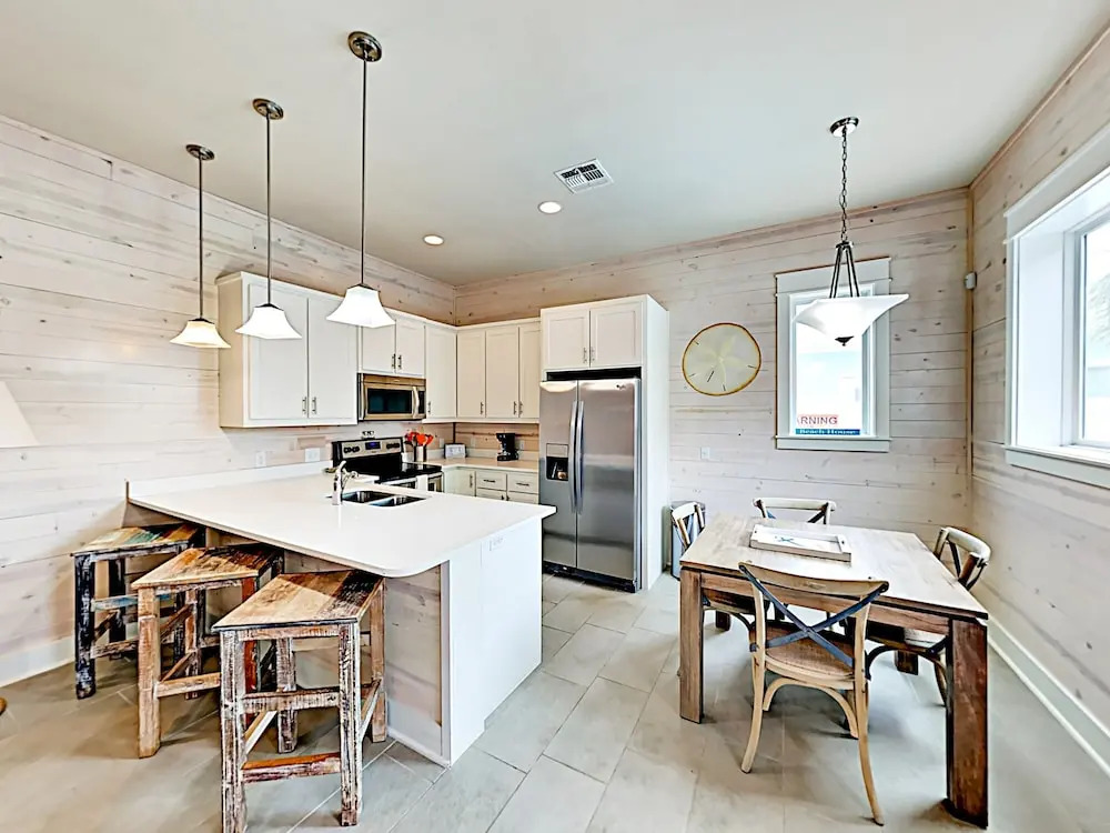 Stylish New #102 - 3 Br Townhouse