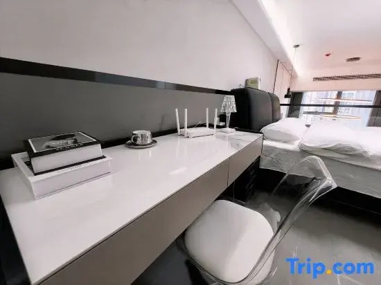 Wuhan Xilai Light Luxury Homestay (Xujiapeng Metro Station Branch)