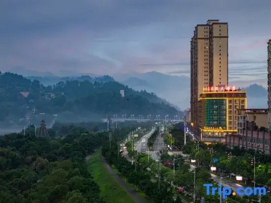 Rongjiang Shangpin International Hotel (Guzhou Dahekou Wharf Branch, Village Super Football Stadium)