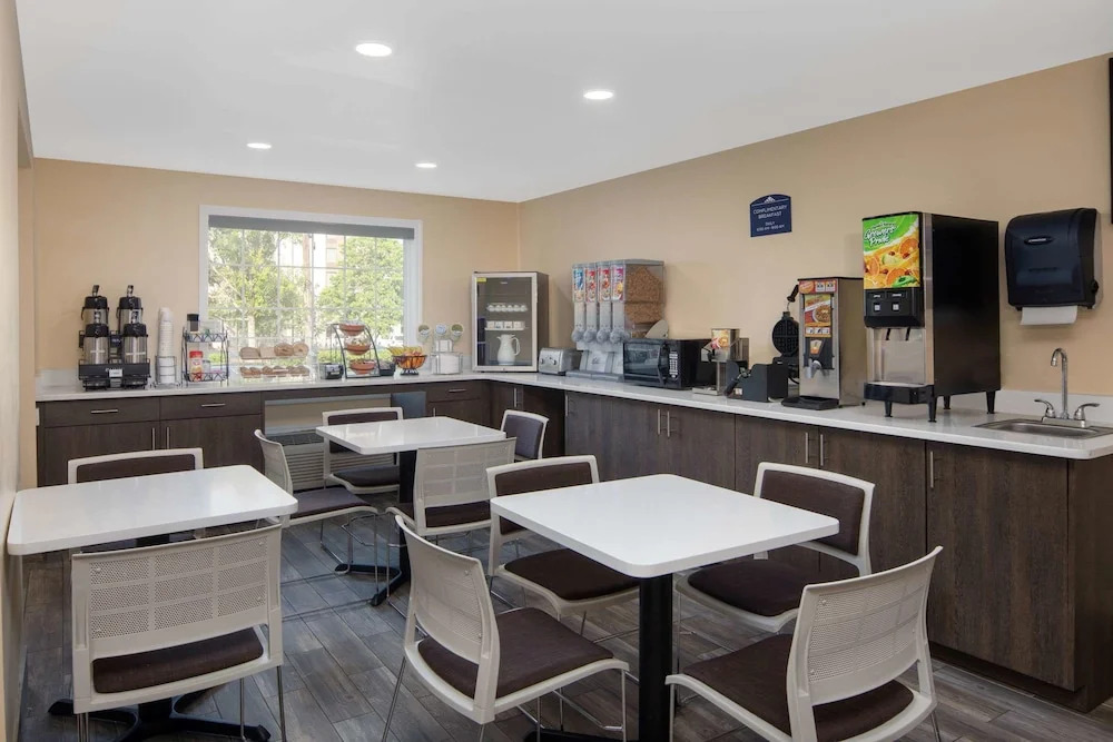 Microtel Inn & Suites by Wyndham Columbia Fort Jackson N