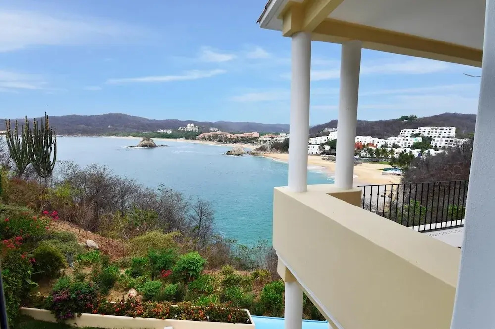 Villas Carey Condo